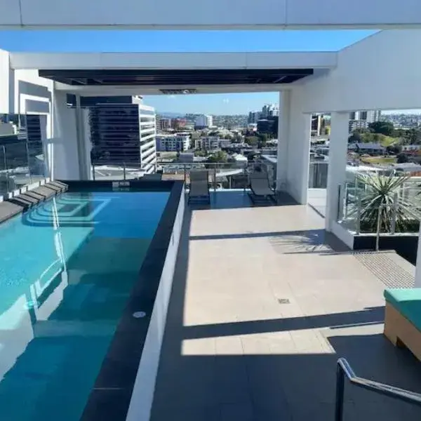 Condo in Fortitude Valley to Brisbane Airport (BNE) premium and luxurious chauffeur service