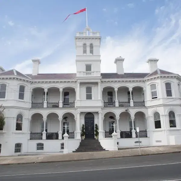 The Royal Queenscliff to Melbourne Airport premium and luxurious chauffeur service