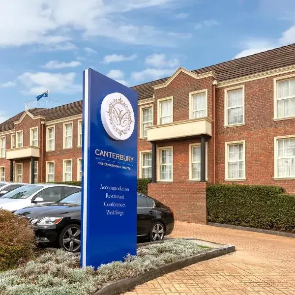 Canterbury International Hotel to Melbourne Airport premium and luxurious chauffeur service