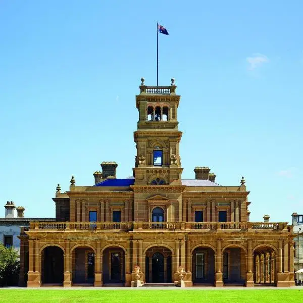 Lancemore Mansion Hotel Werribee Park to Melbourne Airport premium and luxurious chauffeur service