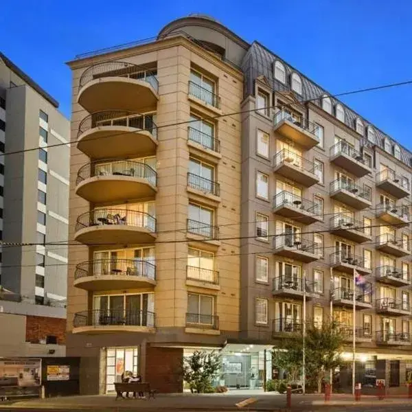 South Yarra Central Apartment Hotel to Melbourne Airport premium and luxurious chauffeur service