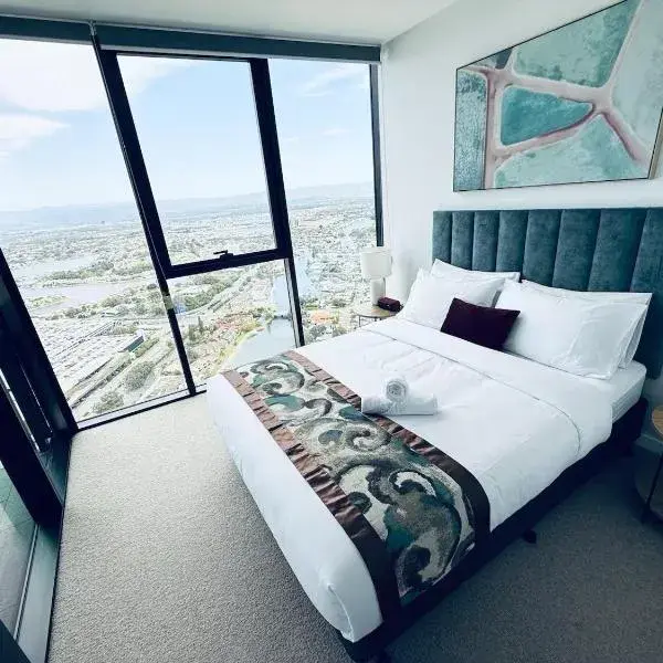 Azure Skyline Casino Residences to Brisbane Airport (BNE) premium and luxurious chauffeur service