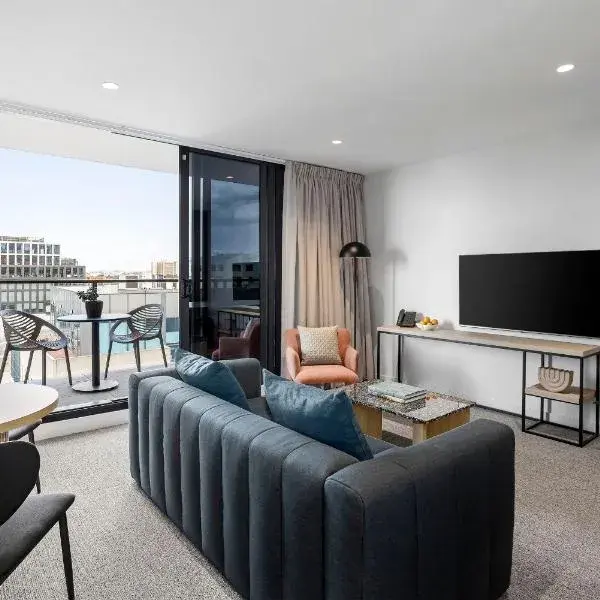 Quest Collingwood to Melbourne Airport premium and luxurious chauffeur service