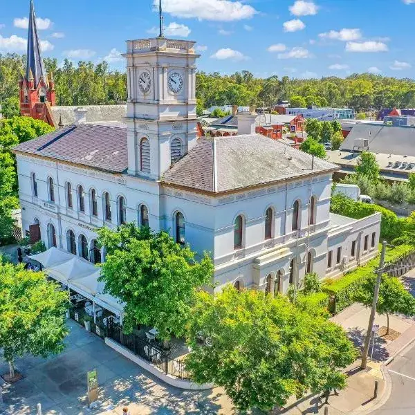 Clocktower Suites to Melbourne Airport premium and luxurious chauffeur service
