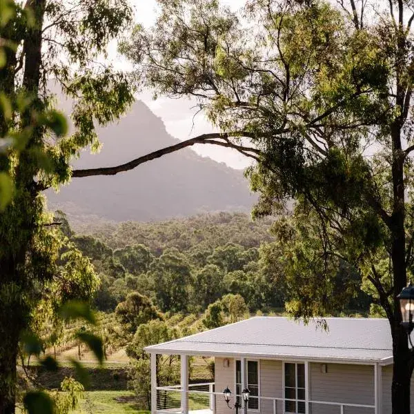 Leogate Estate Villas to Sydney Airport (SYD) premium and luxurious chauffeur service