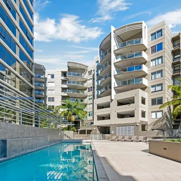 Allegro Apartments to Brisbane Airport (BNE) premium and luxurious chauffeur service