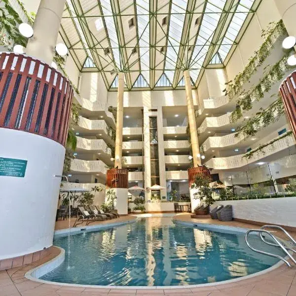 Atrium Hotel Mandurah to Perth Airport (PER) premium and luxurious chauffeur service