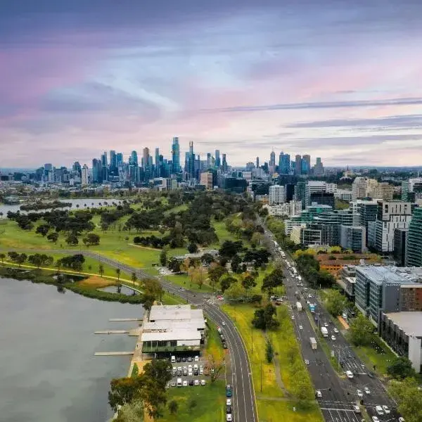 Pullman Melbourne Albert Park to Melbourne Airport premium and luxurious chauffeur service