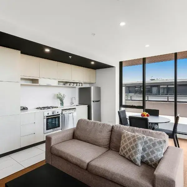 Clayton Serviced Apartments to Melbourne Airport premium and luxurious chauffeur service