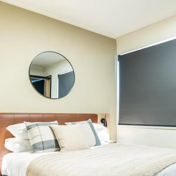Eyre Hotel to Adelaide Airport (ADL) premium and luxurious chauffeur service