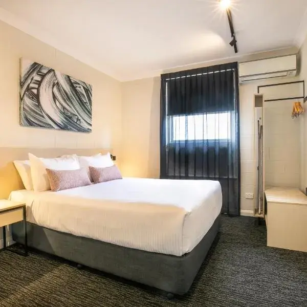 Nightcap at Hendon Hotel to Adelaide Airport (ADL) premium and luxurious chauffeur service