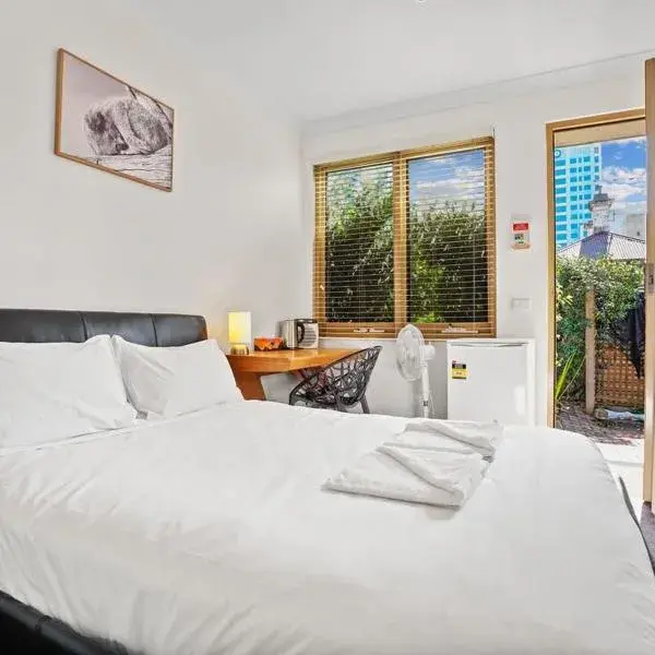 South Yarra one bedder Simplicity to Melbourne Airport premium and luxurious chauffeur service