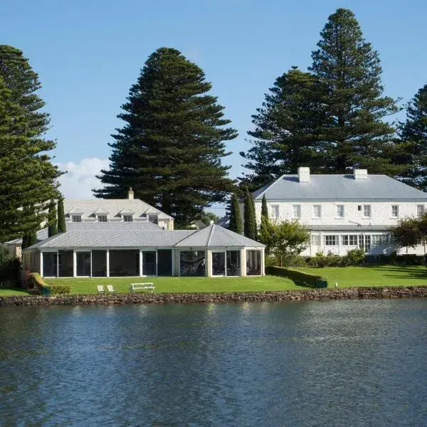 Douglas Riverside to Melbourne Airport premium and luxurious chauffeur service