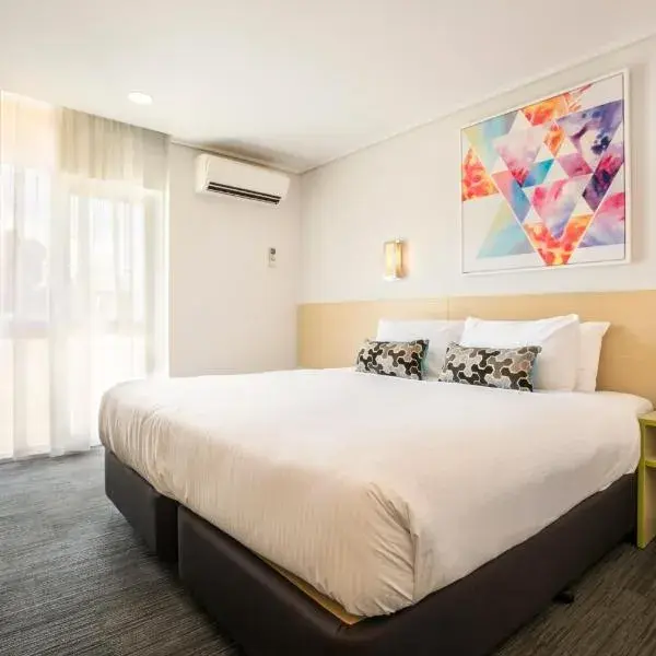 Nightcap at Coolaroo Hotel to Melbourne Airport premium and luxurious chauffeur service