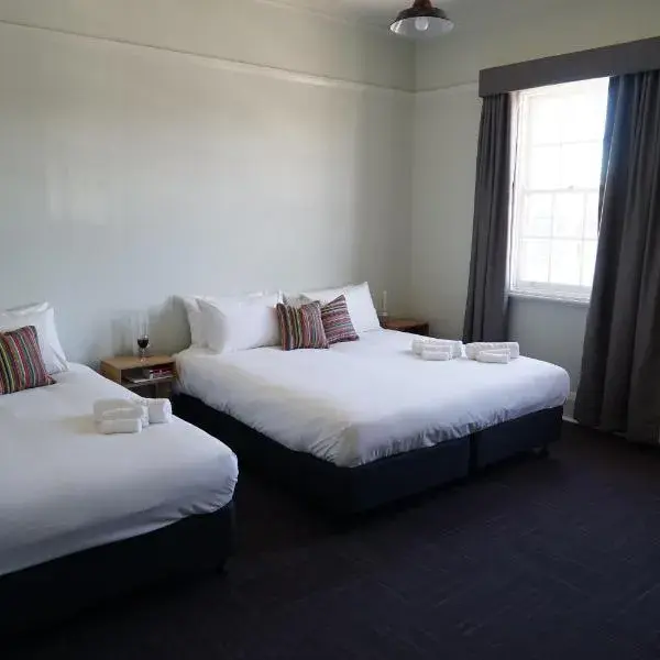 Rosehill Hotel to Sydney Airport (SYD) premium and luxurious chauffeur service