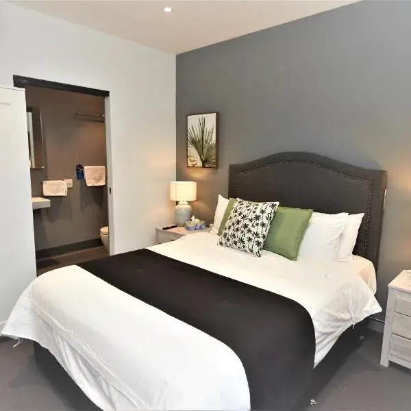 Mariners Court Hotel Sydney to Sydney Airport (SYD) premium and luxurious chauffeur service