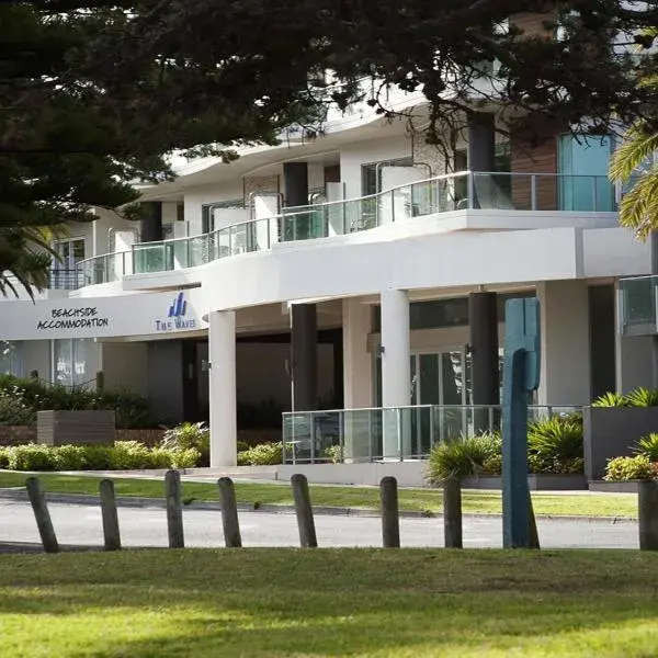 The Waves Apartments to Melbourne Airport premium and luxurious chauffeur service