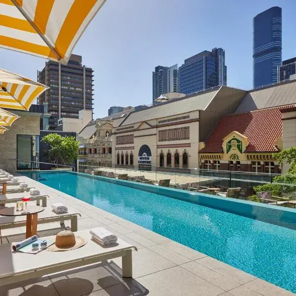 Hyatt Regency Brisbane to Brisbane Airport (BNE) premium and luxurious chauffeur service