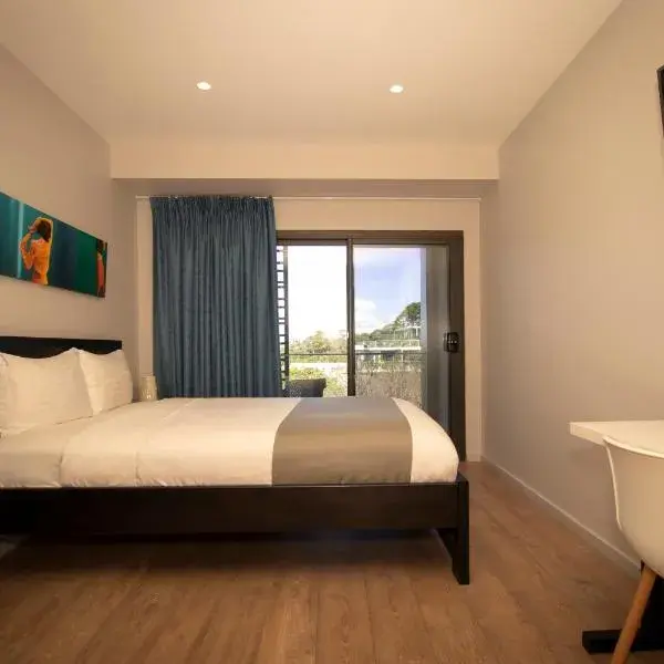 Studio 8 Residences - Adults Only to Sydney Airport (SYD) premium and luxurious chauffeur service