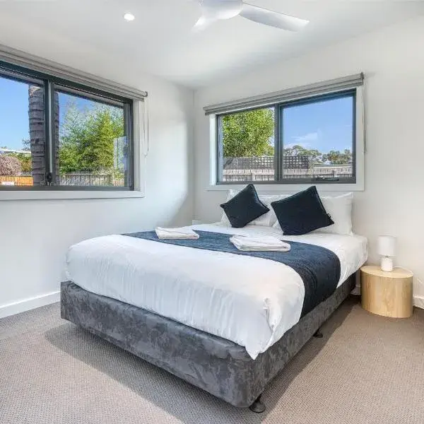 Inverloch Motel to Melbourne Airport premium and luxurious chauffeur service