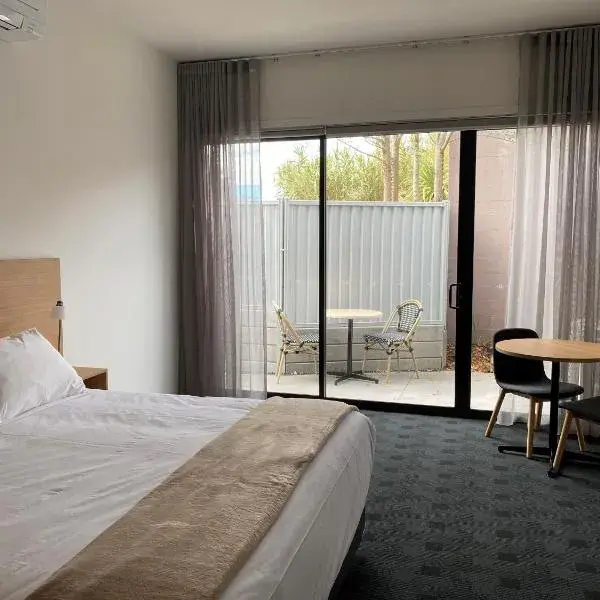 Whittlesea Motel to Melbourne Airport premium and luxurious chauffeur service