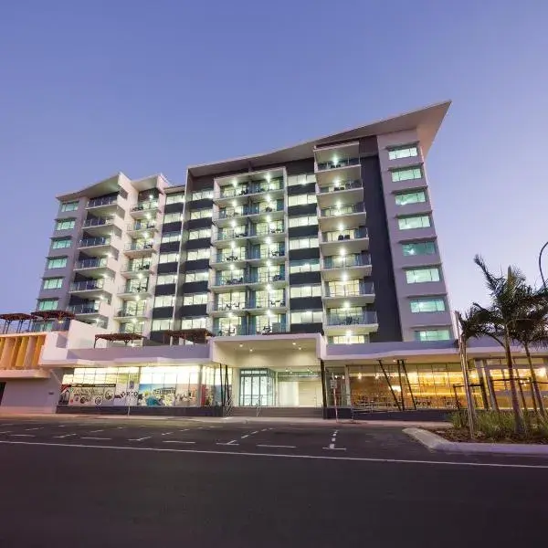 Oaks Mackay Rivermarque Hotel to Brisbane Airport (BNE) premium and luxurious chauffeur service