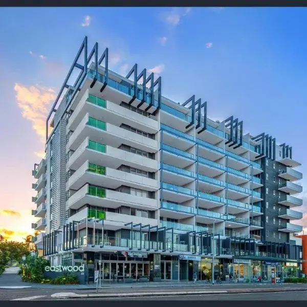 Eastwood Apartments to Brisbane Airport (BNE) premium and luxurious chauffeur service