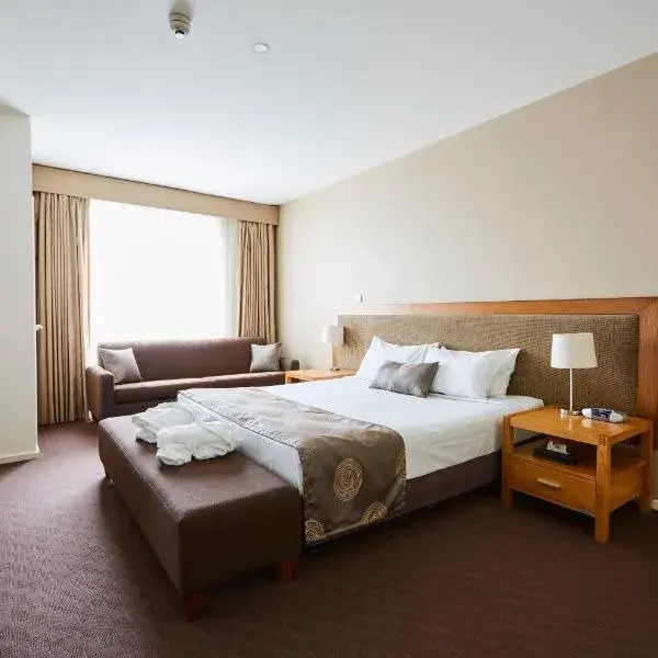 Mornington Hotel to Melbourne Airport premium and luxurious chauffeur service