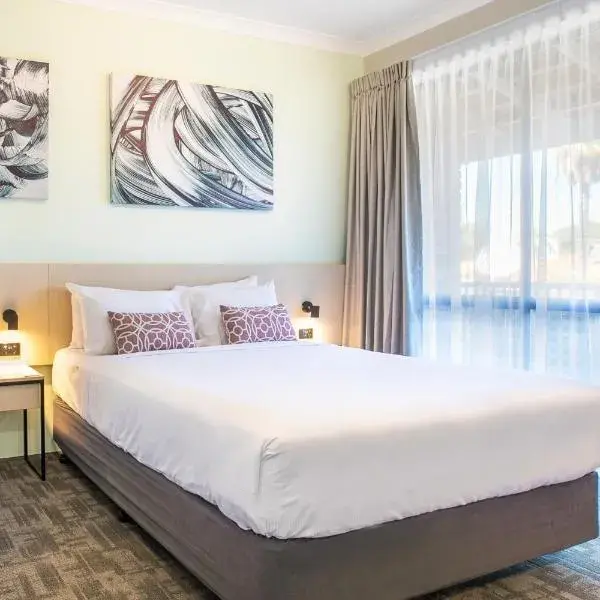 Nightcap at Wanneroo Tavern to Perth Airport (PER) premium and luxurious chauffeur service
