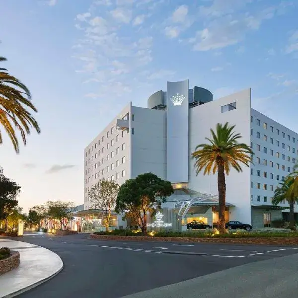 Crown Promenade Perth to Perth Airport (PER) premium and luxurious chauffeur service