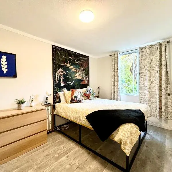 Serenity And Comfort In Subiaco 1 Bedroom Unit to Perth Airport (PER) premium and luxurious chauffeur service