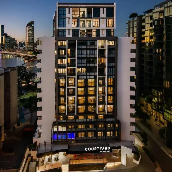 Courtyard by Marriott Brisbane South Bank to Brisbane Airport (BNE) premium and luxurious chauffeur service