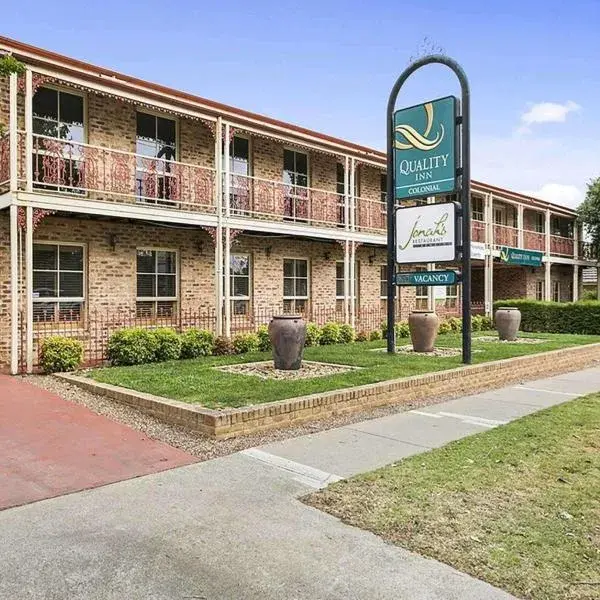 Quality Inn Colonial to Melbourne Airport premium and luxurious chauffeur service