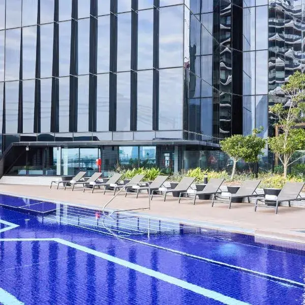 Vibe Hotel Melbourne Docklands to Melbourne Airport premium and luxurious chauffeur service