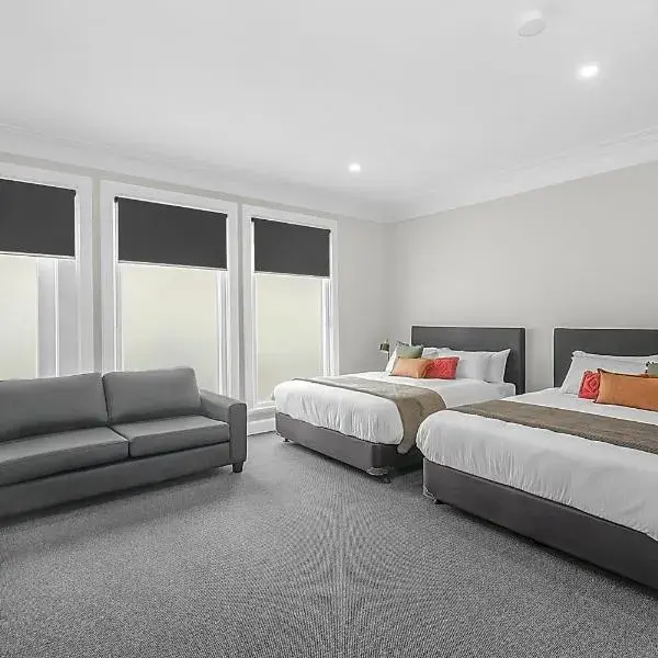 Horse and Jockey Hotel Homebush to Sydney Airport (SYD) premium and luxurious chauffeur service