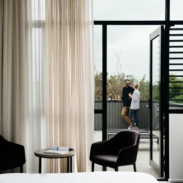 Quarters at Flinders Hotel to Melbourne Airport premium and luxurious chauffeur service