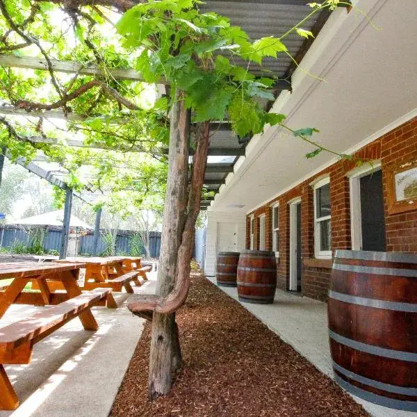 Abermain Hotel to Sydney Airport (SYD) premium and luxurious chauffeur service