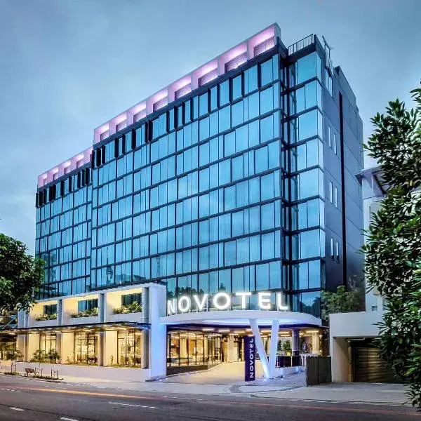 Novotel Brisbane South Bank to Brisbane Airport (BNE) premium and luxurious chauffeur service