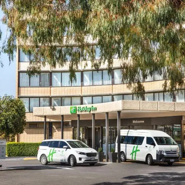 Holiday Inn Melbourne Airport by IHG to Melbourne Airport premium and luxurious chauffeur service