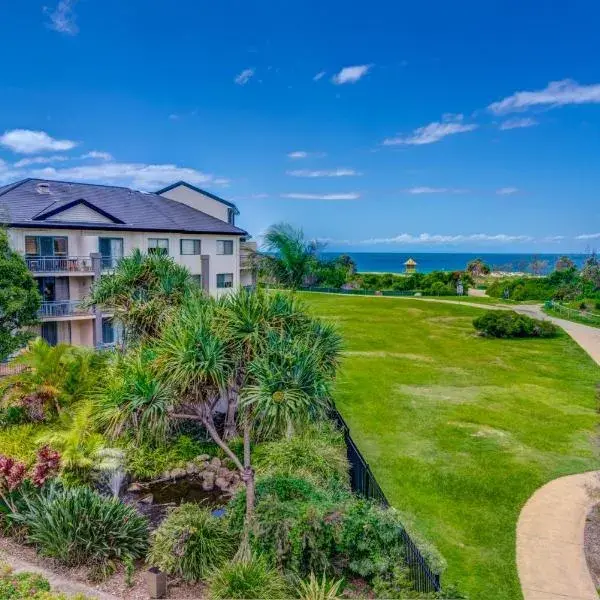 Currumbin Sands On The Beach to Brisbane Airport (BNE) premium and luxurious chauffeur service