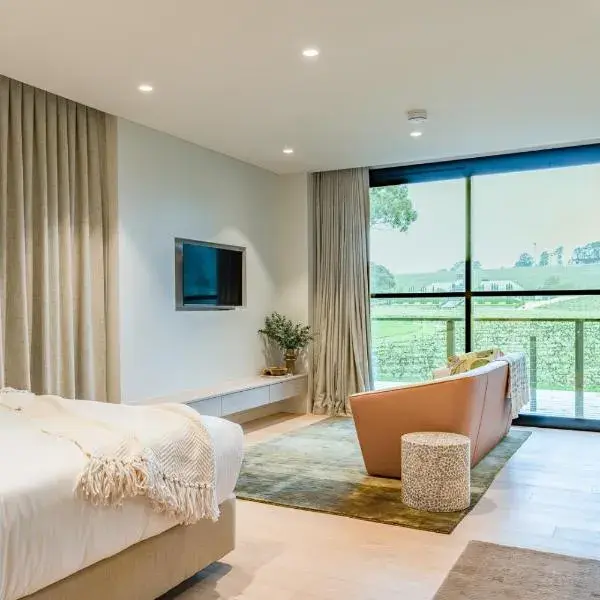 Beresford Estate to Adelaide Airport (ADL) premium and luxurious chauffeur service