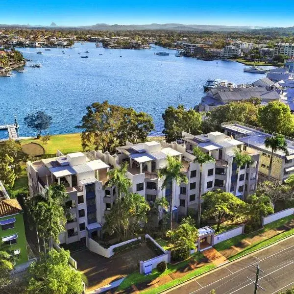 Spinnaker Quays to Brisbane Airport (BNE) premium and luxurious chauffeur service