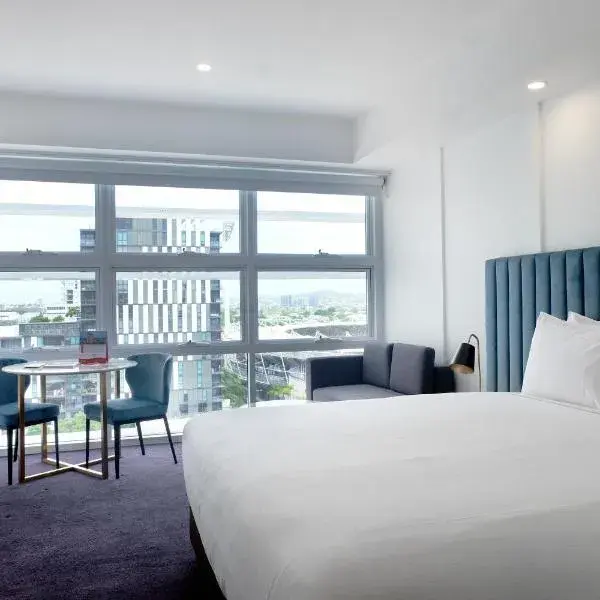 Swiss-Belhotel Brisbane to Brisbane Airport (BNE) premium and luxurious chauffeur service