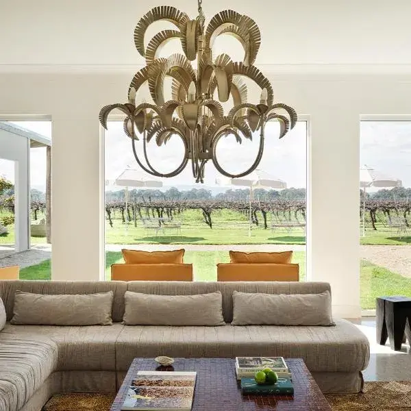 Lancemore Milawa to Melbourne Airport premium and luxurious chauffeur service