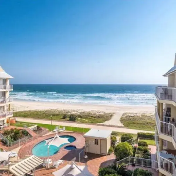 Crystal Beachfront Apartments to Brisbane Airport (BNE) premium and luxurious chauffeur service