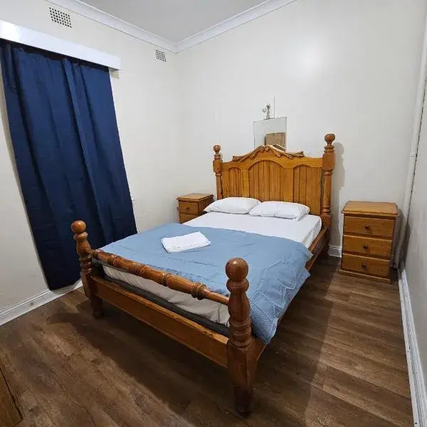 Court House Hotel to Sydney Airport (SYD) premium and luxurious chauffeur service