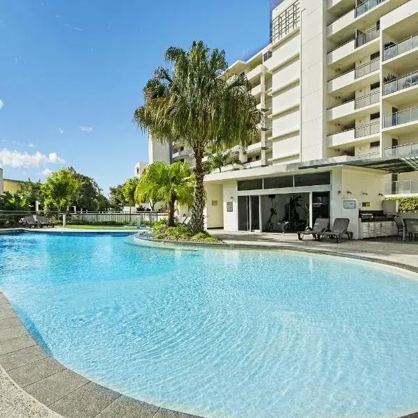 Horton Apartments to Brisbane Airport (BNE) premium and luxurious chauffeur service