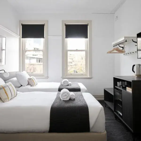 Dunkirk Hotel Pyrmont to Sydney Airport (SYD) premium and luxurious chauffeur service