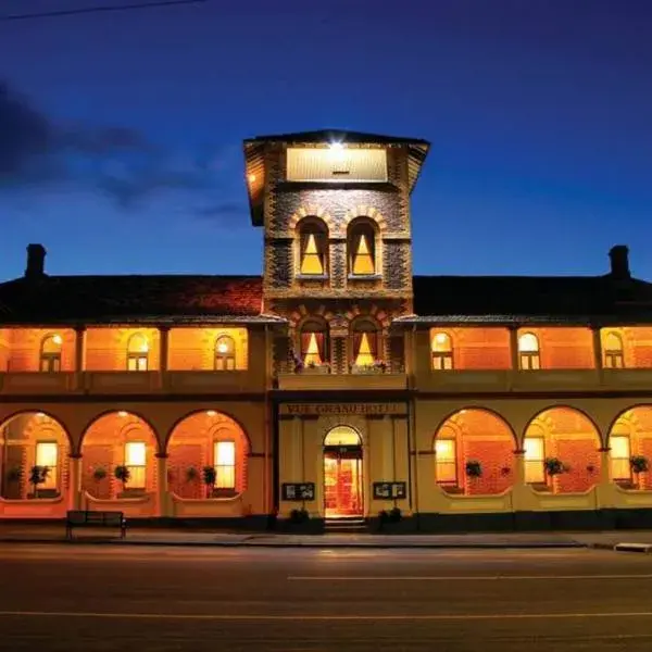 Vue Grand Hotel to Melbourne Airport premium and luxurious chauffeur service