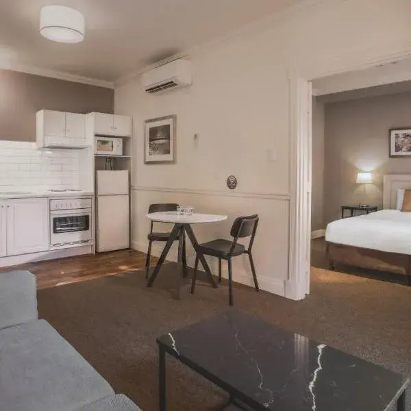 Majestic Old Lion Apartments to Adelaide Airport (ADL) premium and luxurious chauffeur service